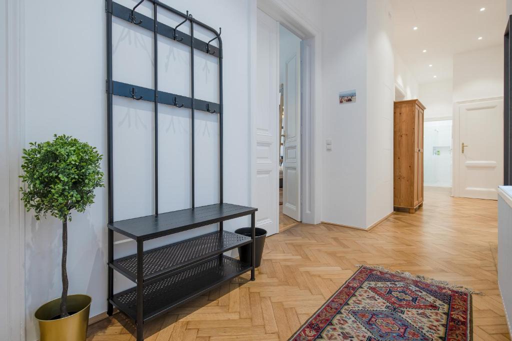 A seating area at GRAND SOHO II Apartment Vienna