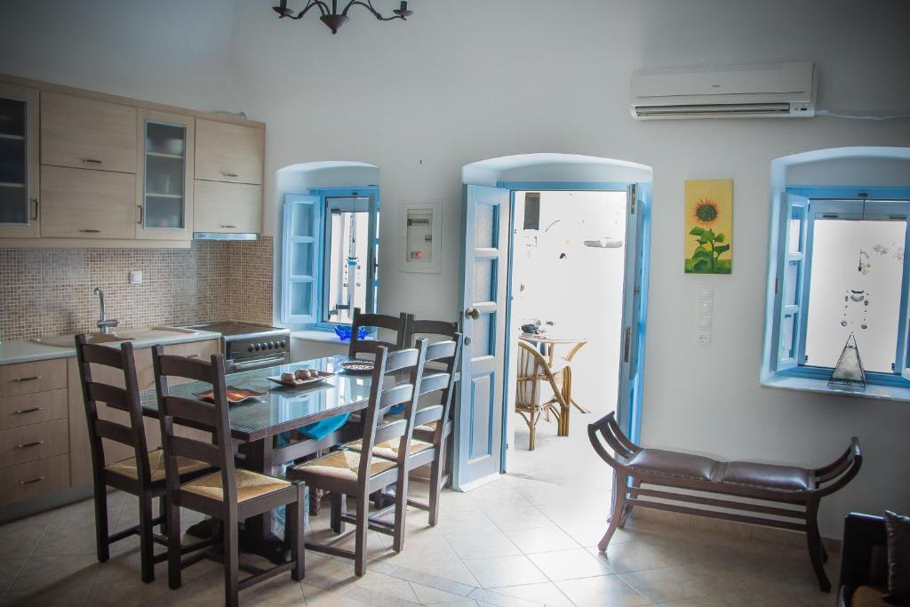 Kuchyň nebo kuchyňský kout v ubytování Katsinaros House