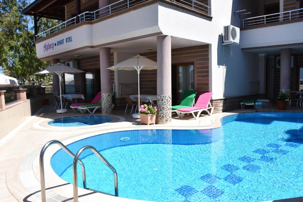 Bazén v ubytování Aybey Apart Hotel nebo v jeho okolí