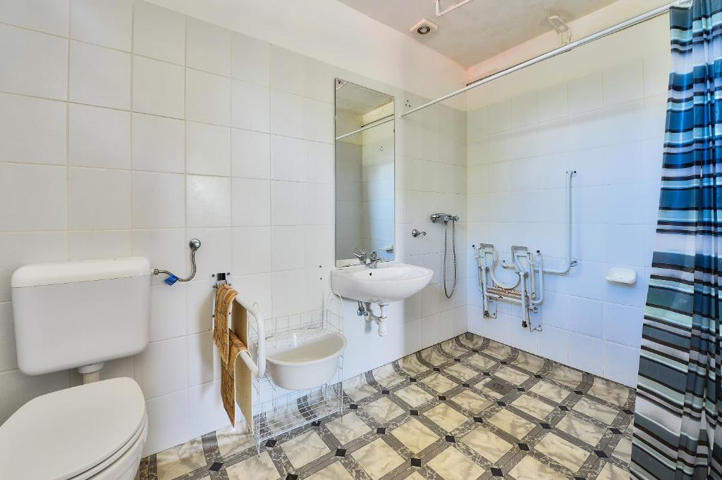 Kúpeľňa v ubytovaní Oliver Inn