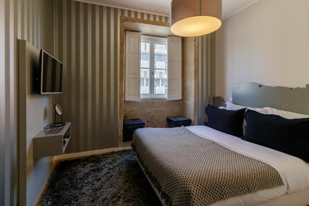 YOUROPO - Clerigos - 14