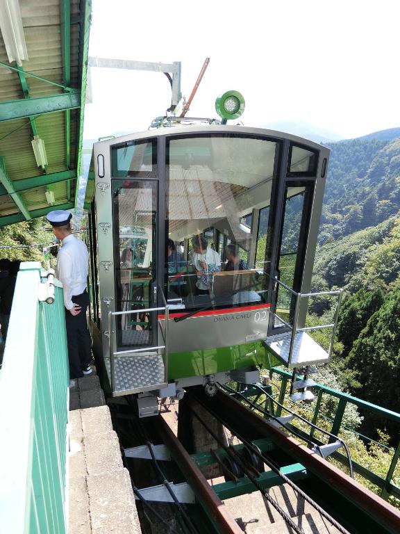 Nespecifikovaný výhled na hory nebo výhled na hory při pohledu z ryokanu