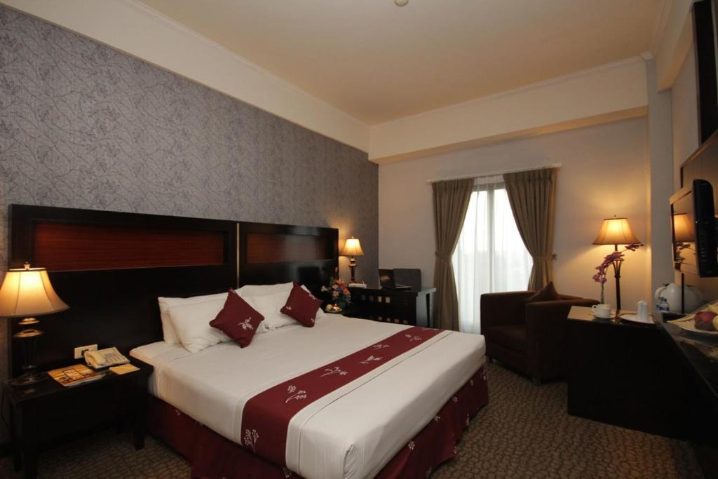 Postel nebo postele na pokoji v ubytování Hotel Kaisar