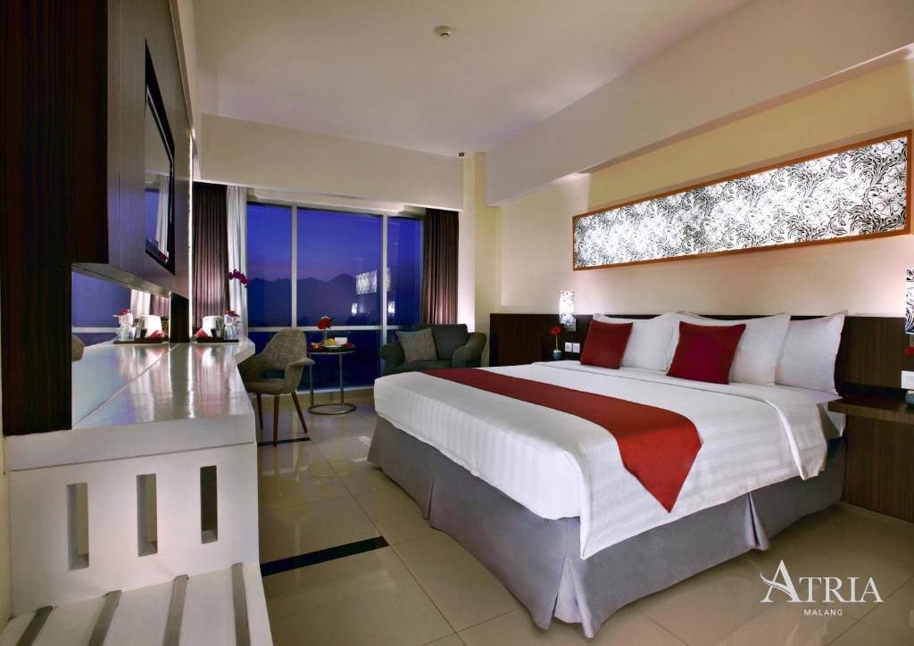 Postel nebo postele na pokoji v ubytování Atria Hotel Malang