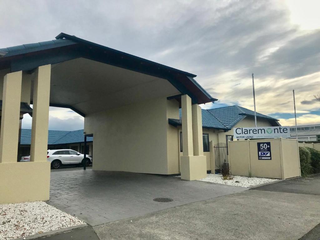 a building with a car parked in a parking lot at Claremonte Motor Lodge in Hastings