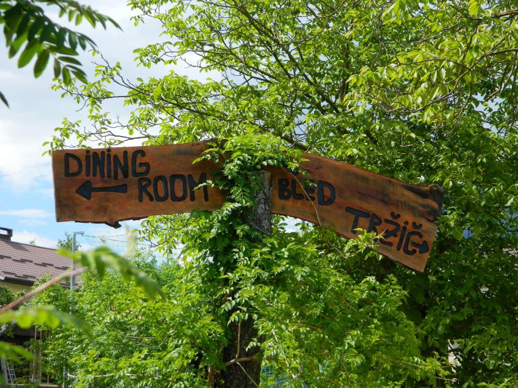 Certifikát, hodnocení, plakát nebo jiný dokument vystavený v ubytování Glamping Organic Farm Slibar