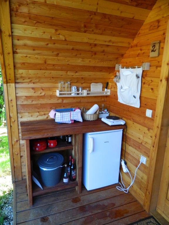 Kuchyň nebo kuchyňský kout v ubytování Glamping Organic Farm Slibar