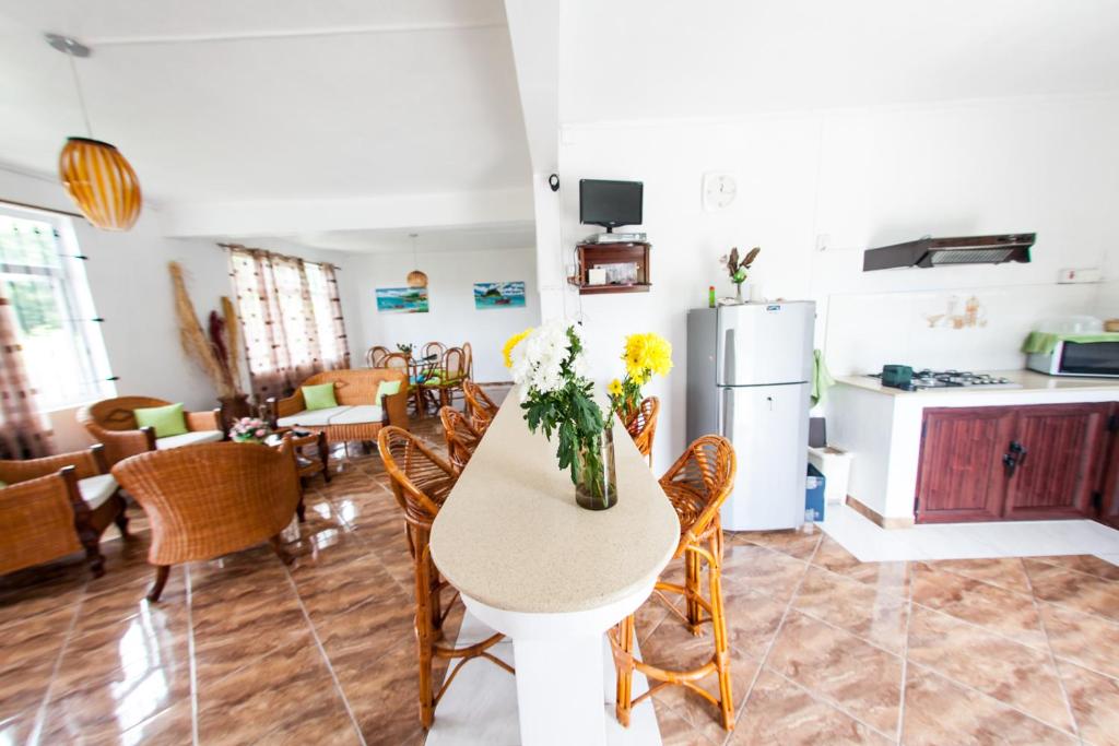 TV a/nebo společenská místnost v ubytování Suntoo Villa Wind & Kitesurf Accommodation