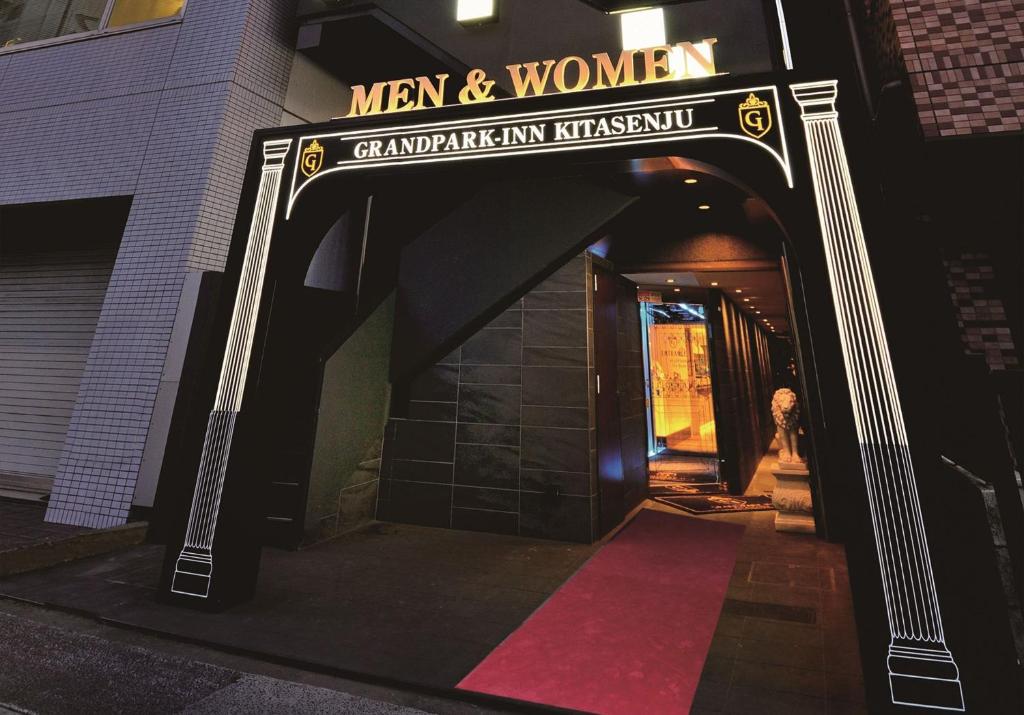 an entrance to a men and womanarmakinkinkinkinkinkinkinkin at Spa&Capsule Hotel Grandpark Inn Kitasenju in Tokyo