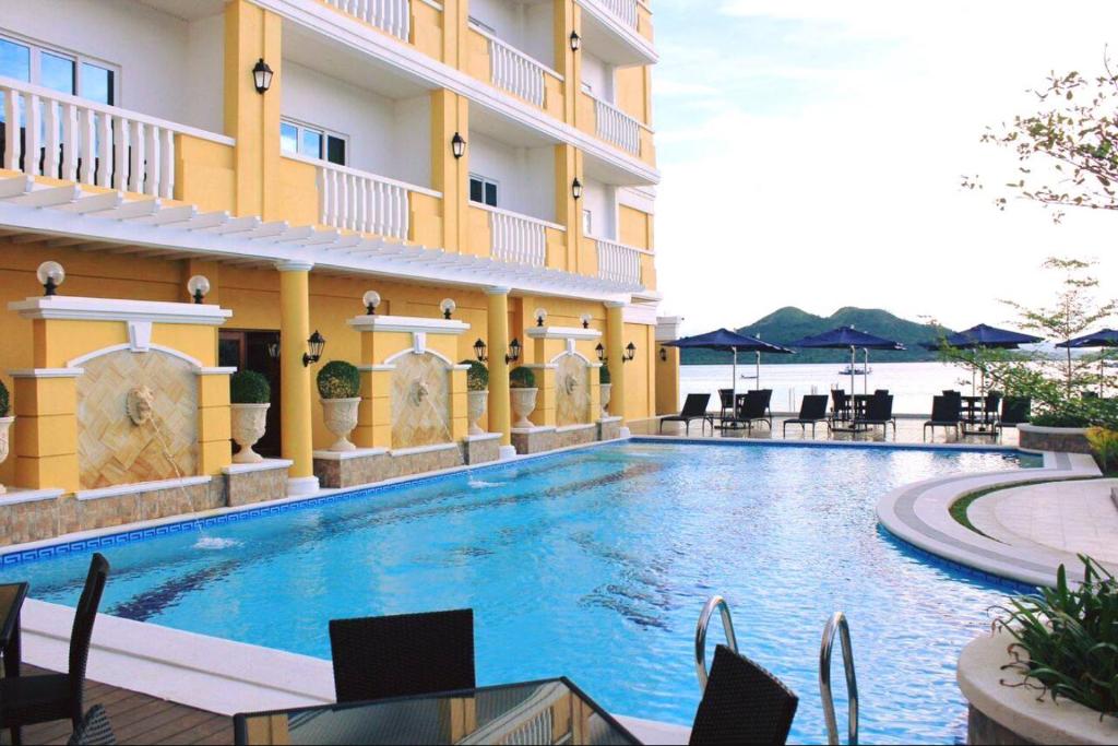 Bazén v ubytování Sunlight Hotel Coron nebo v jeho okolí