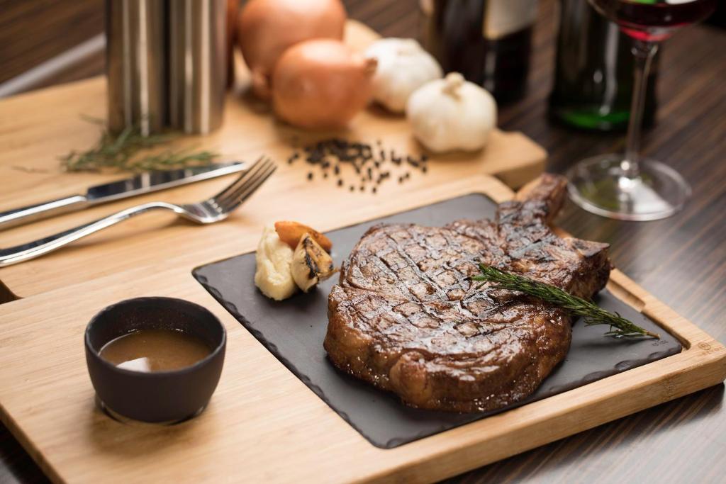ホテルの敷地内または近くでの食事または食べ物
