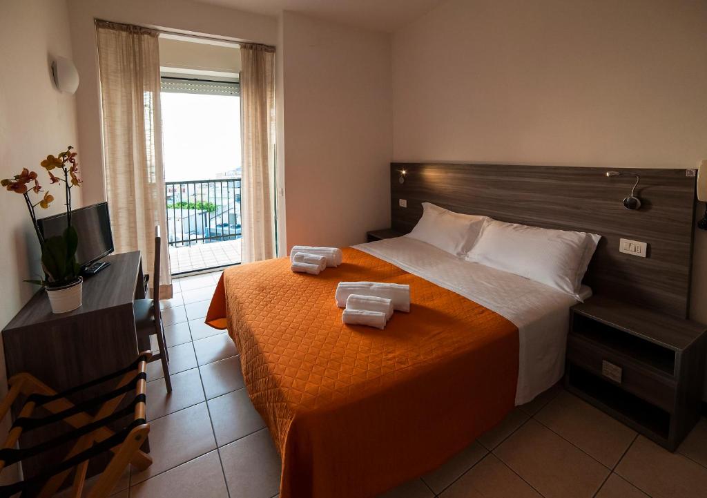 Postel nebo postele na pokoji v ubytování Hotel Madison