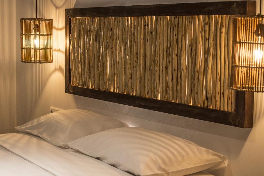 Postel nebo postele na pokoji v ubytování Eternal Suites