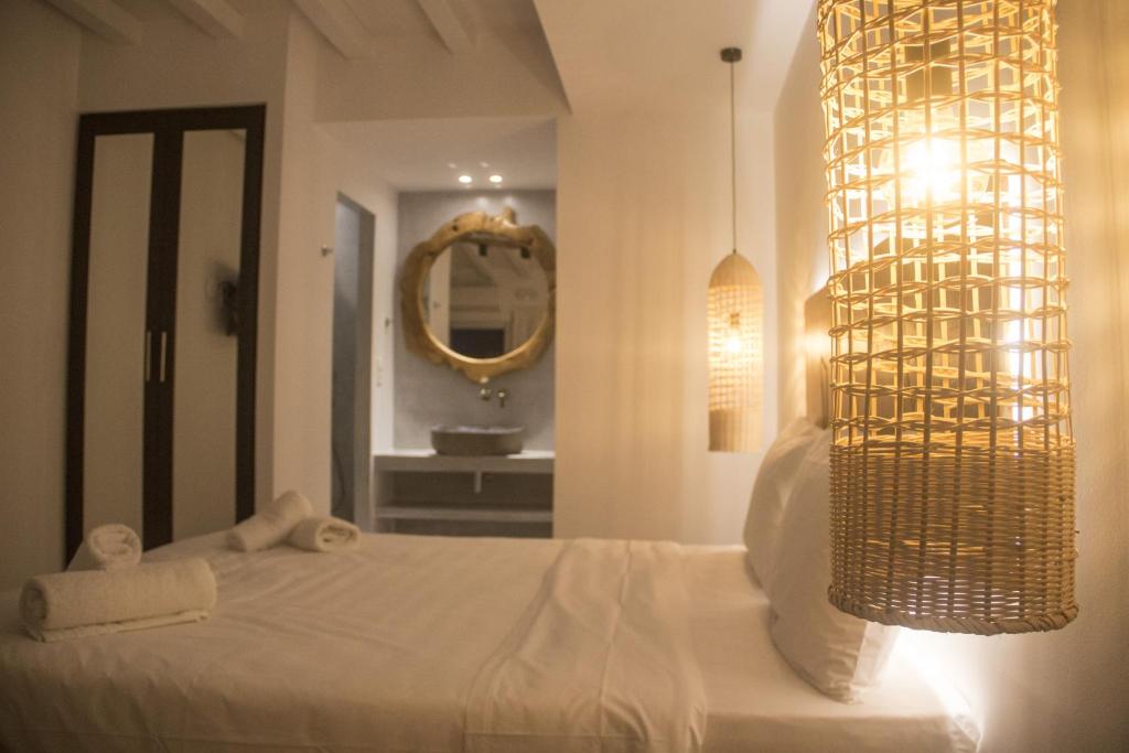 Postel nebo postele na pokoji v ubytování Eternal Suites
