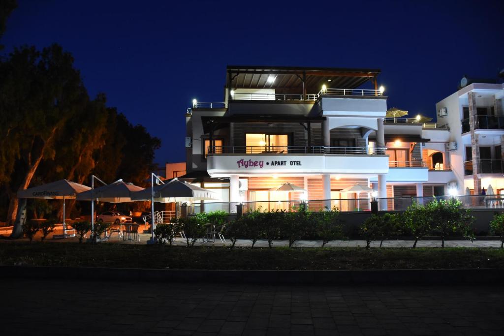 Budova, kde se aparthotel nachází