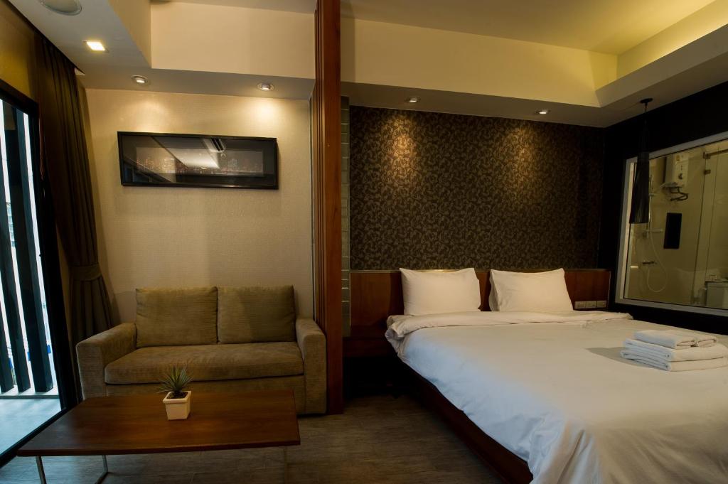 Postel nebo postele na pokoji v ubytování Inn Residence Serviced Suites - SHA Extra Plus