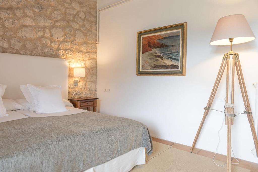 Postel nebo postele na pokoji v ubytování Mirabó de Valldemossa