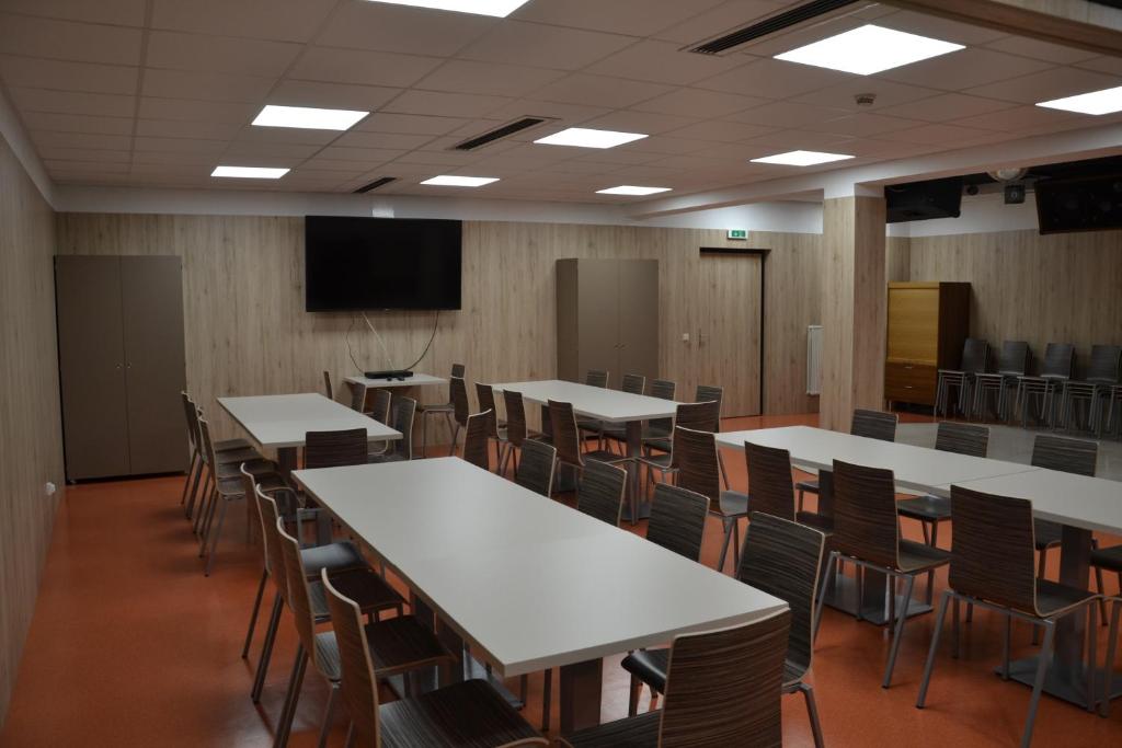 TV a/nebo společenská místnost v ubytování Mladinski dom - Hostel
