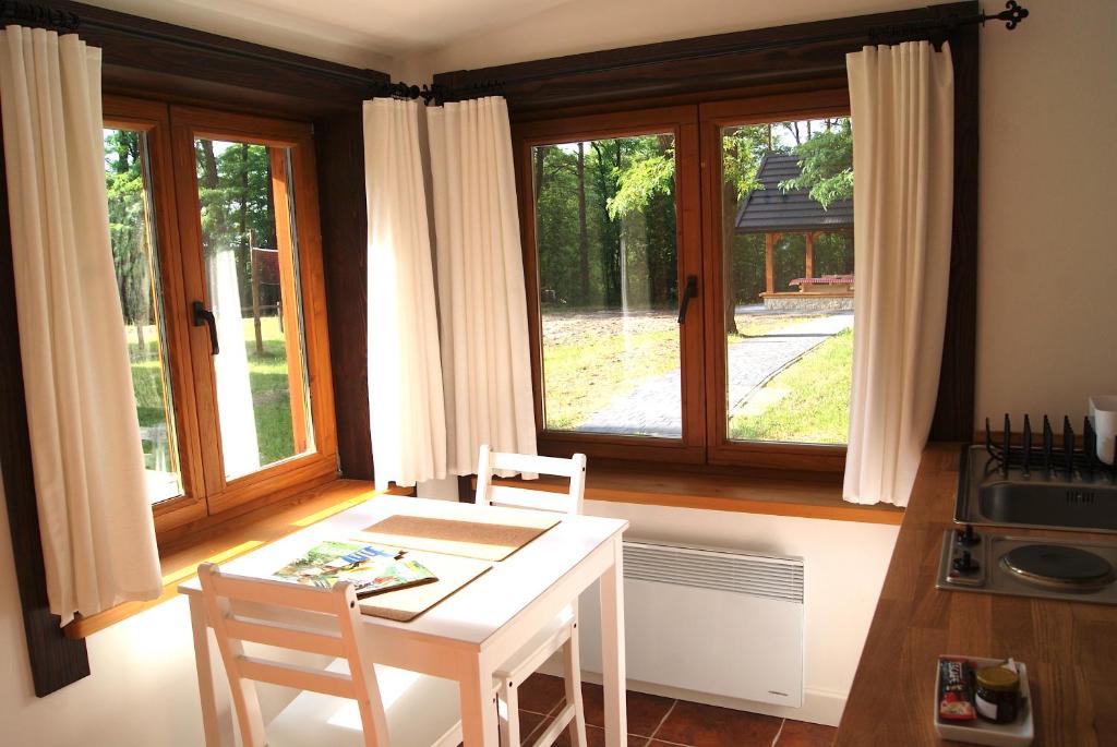 3pokoje - Domek lub Pokój pod lasem na odludziu, jacuzzi, sauna, kominek, Roztocze - Habitación Doble Con Chimenea
