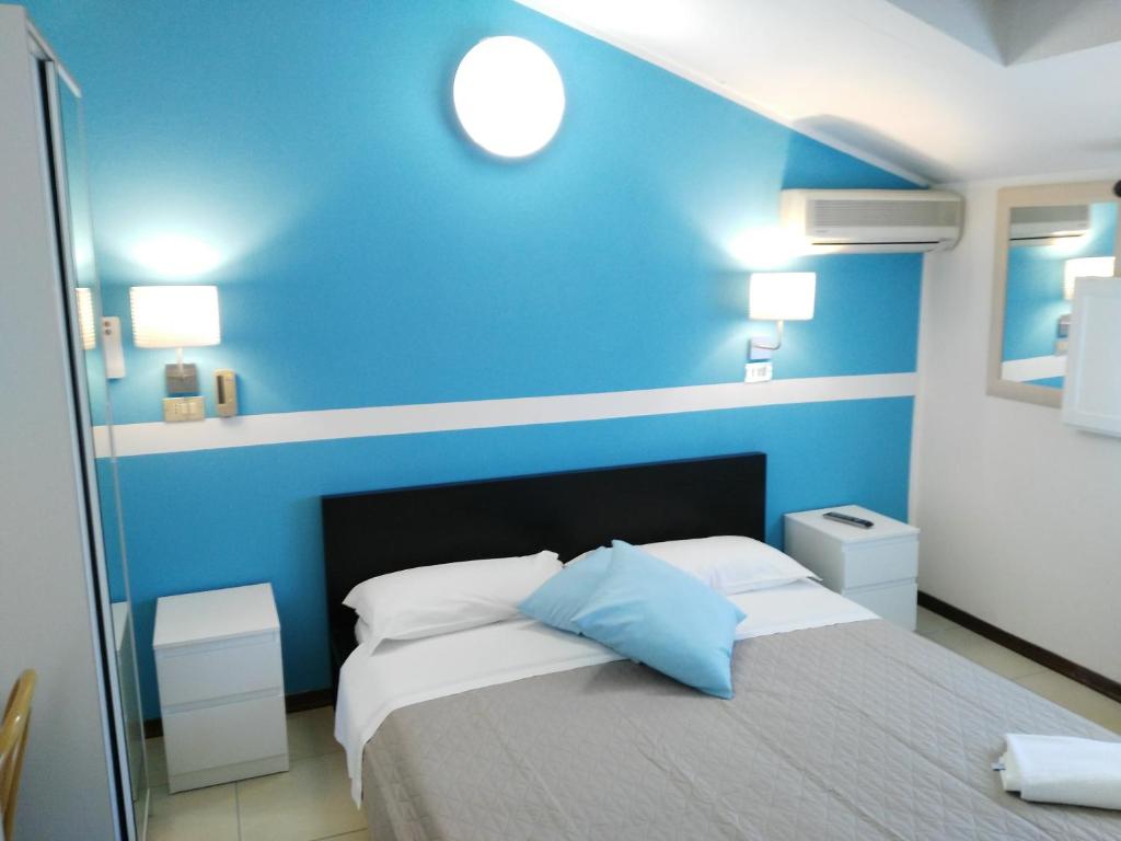 Postel nebo postele na pokoji v ubytování Hotel Marittimo