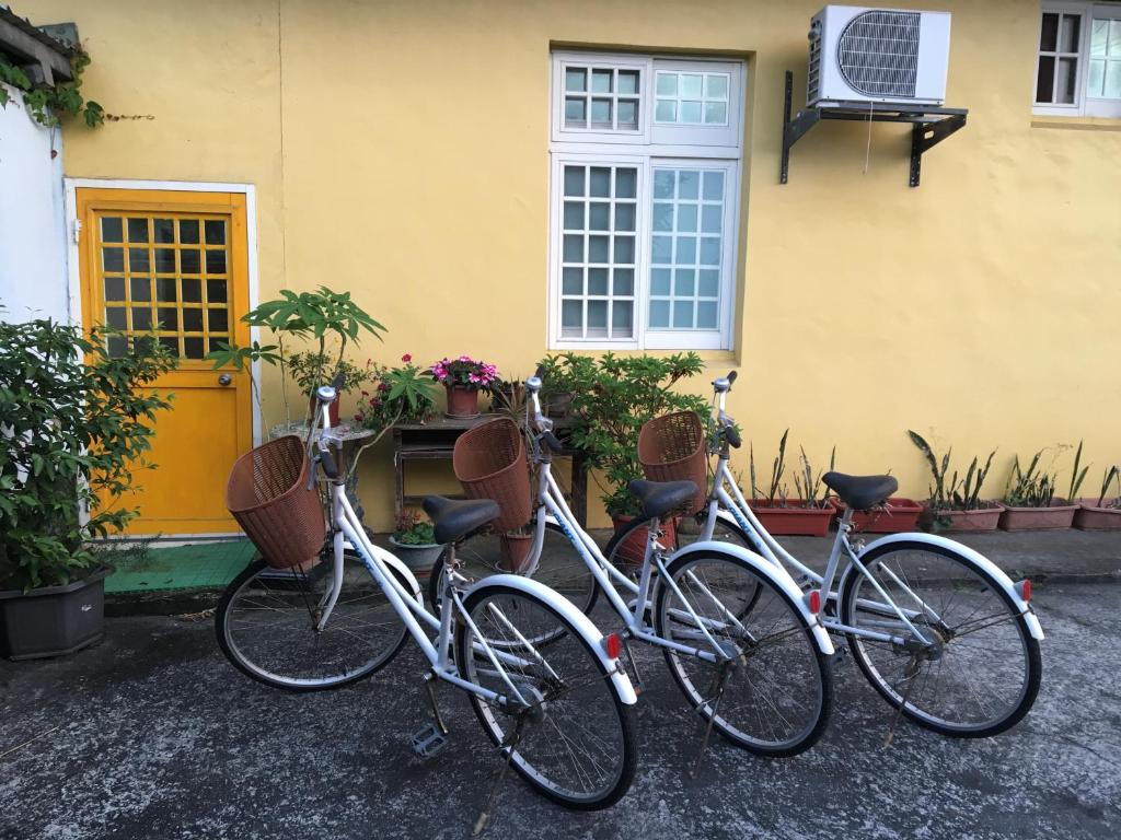 three bikes parked in front of a house at Yilan Real Fun Homestay in Dongshan