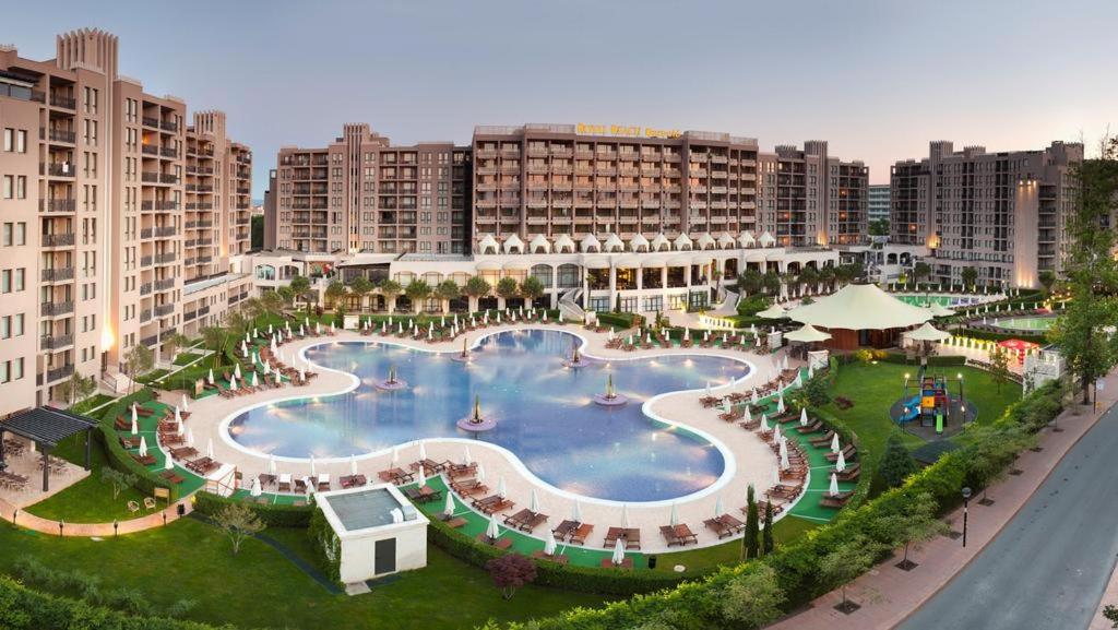 Private Apart in Royal Beach