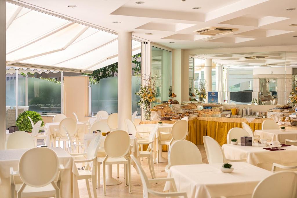 Restaurace v ubytování Hotel Luna Riccione e Aqua Spa Only Adults +12