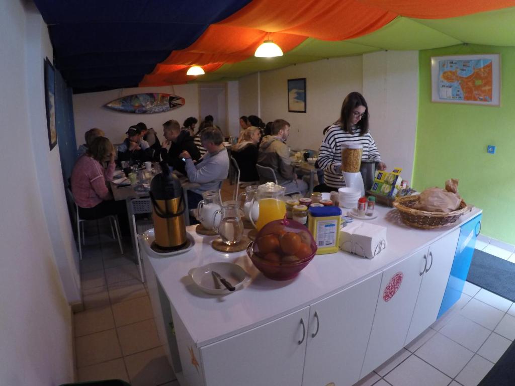 Jídlo v hostelu nebo okolí