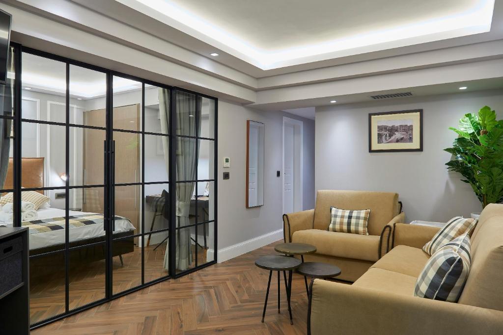 Marble House - Resim 16