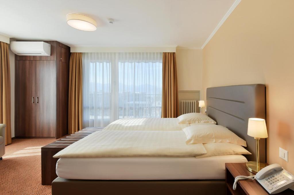 Uma cama ou camas num quarto em Elite