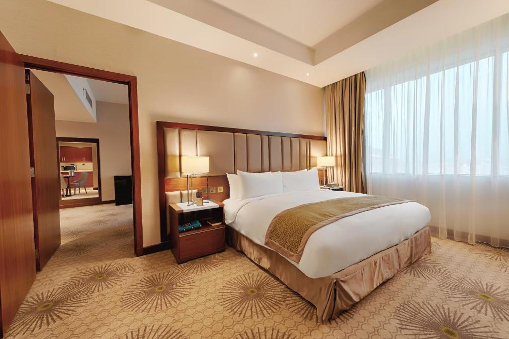 HOLIDAY SUITES AL AZIZIAH
