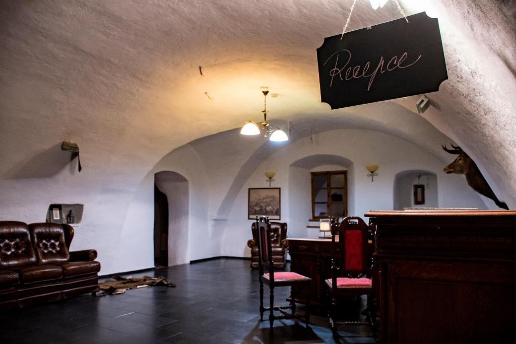 Posezení v ubytování zámek Kolštejn - hotel Chateau Goldenstein