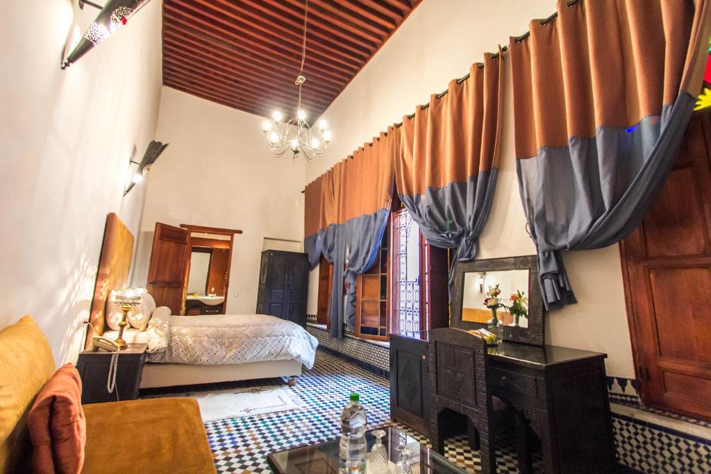 Postel nebo postele na pokoji v ubytování Riad Fez Yamanda