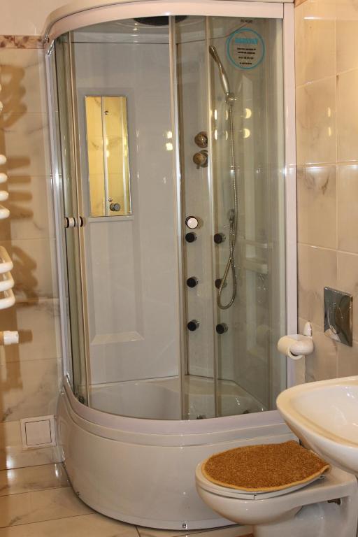 Pałac Ogrodowa - Quadruple Room With Private Bathroom