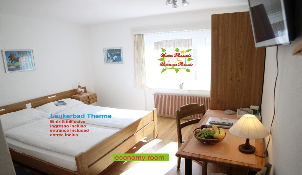 Llit o llits en una habitació de Hotel Paradis-Leukerbad-Therme