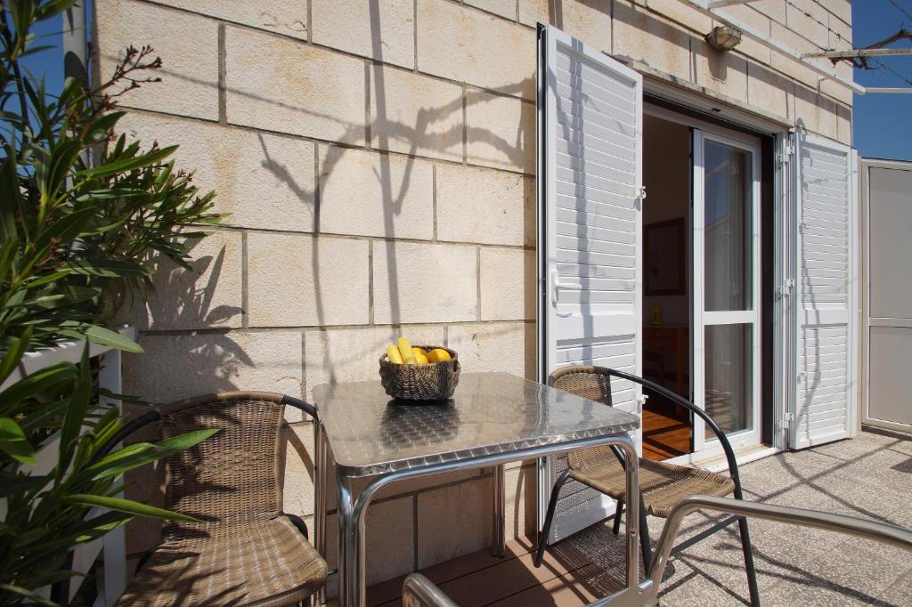Balkón nebo terasa v ubytování Apartments Šuda