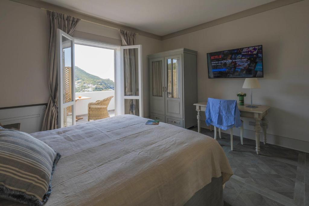 Postel nebo postele na pokoji v ubytování Maridea Casa Vacanza- Le Alcove sul Mare Suites