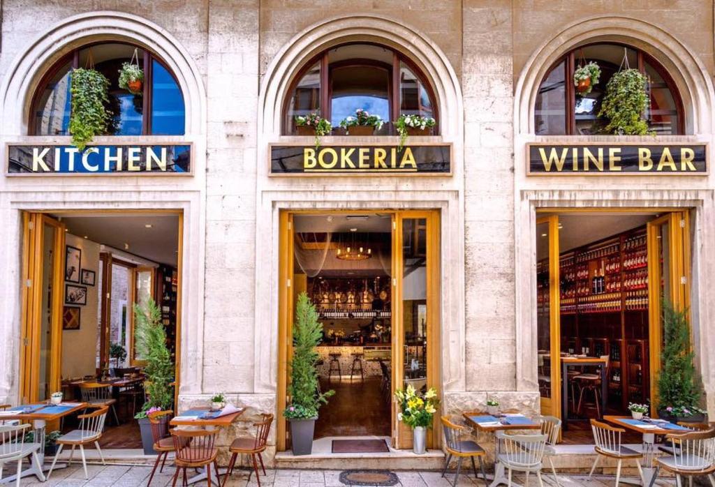 Reštaurácia alebo iné gastronomické zariadenie v ubytovaní ID Regal Residence