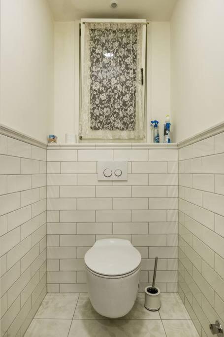 A bathroom at Main Street