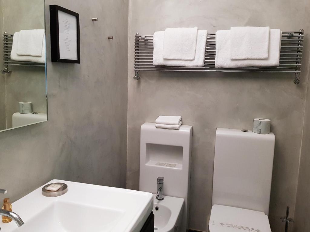 Koupelna v ubytování MA Hotel
