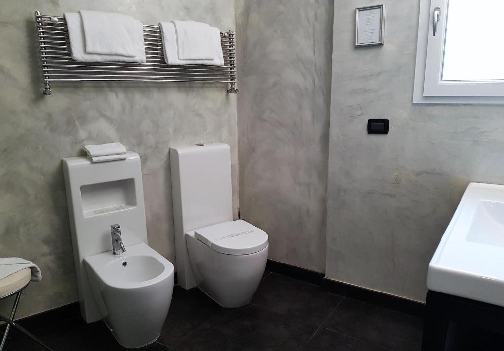 Koupelna v ubytování MA Hotel