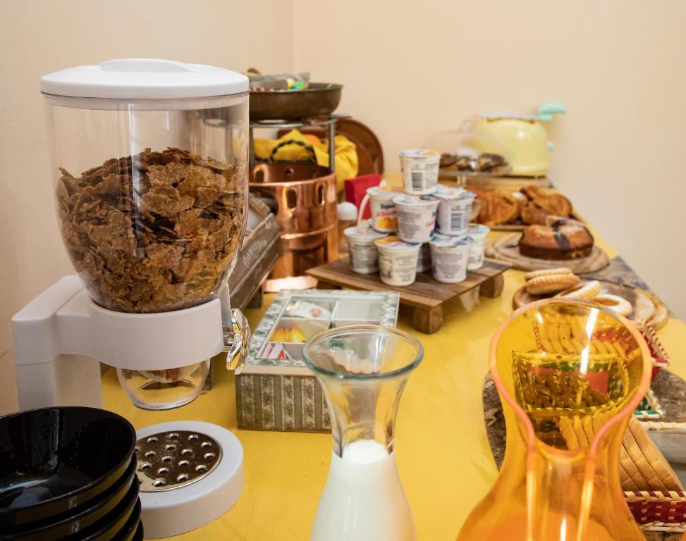 a counter with a blender on a table with pastries at Villa Liburnia in Livorno