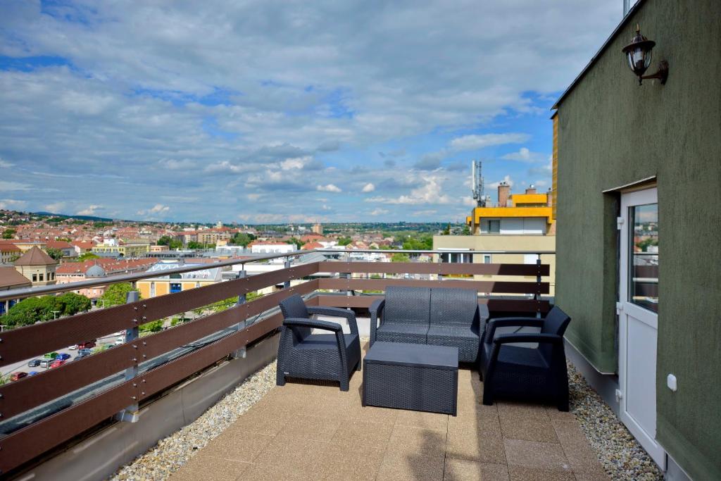 Posedenie v ubytovaní Panoráma City Apartman