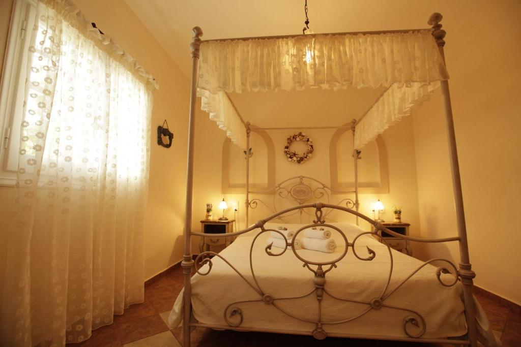 Postel nebo postele na pokoji v ubytování Butterfly View Suites