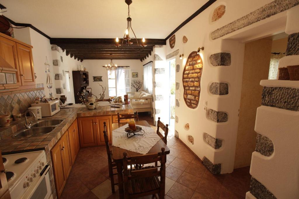 Kuchyň nebo kuchyňský kout v ubytování Butterfly View Suites