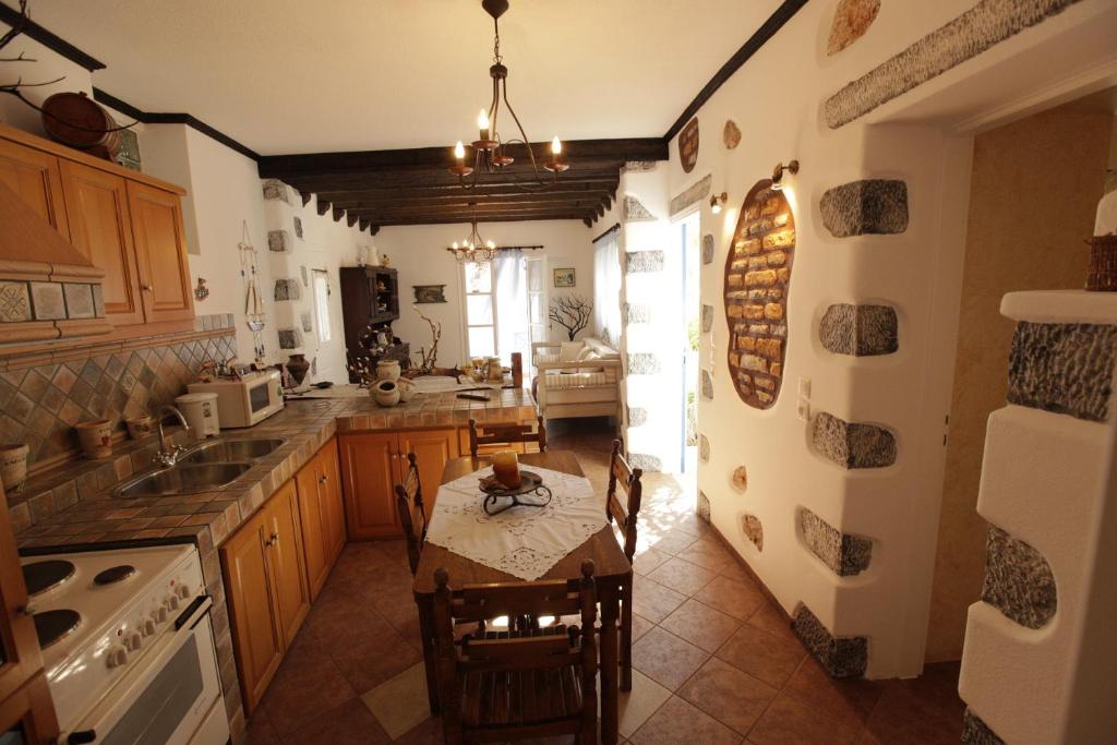 Kuchyň nebo kuchyňský kout v ubytování Butterfly View Suites