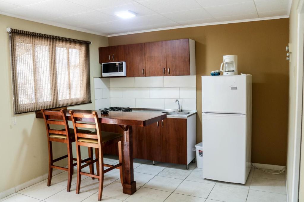 Kuchyň nebo kuchyňský kout v ubytování Coconut Inn