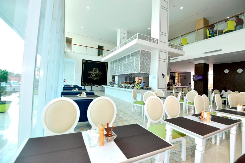 Restaurace v ubytování Odua Weston Jambi