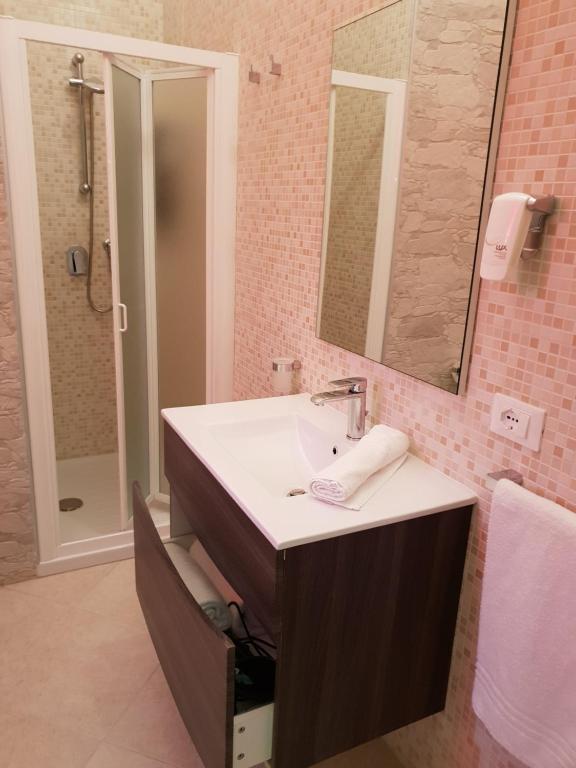 a bathroom with a sink and a mirror at Su Soi in Càbras