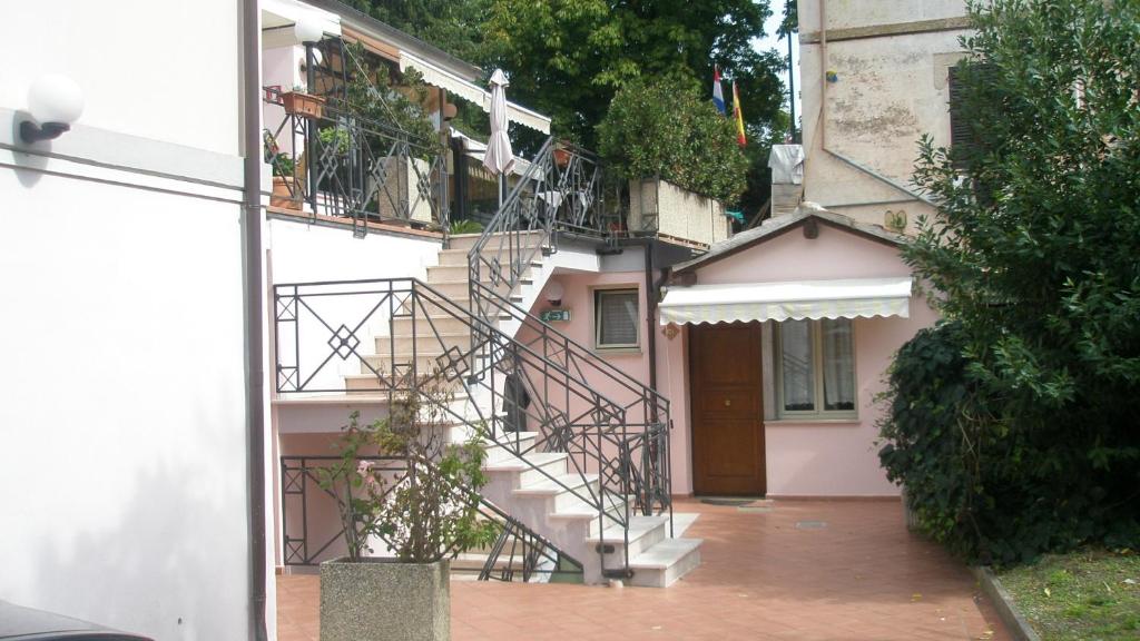 The building in which a szállodákat is located
